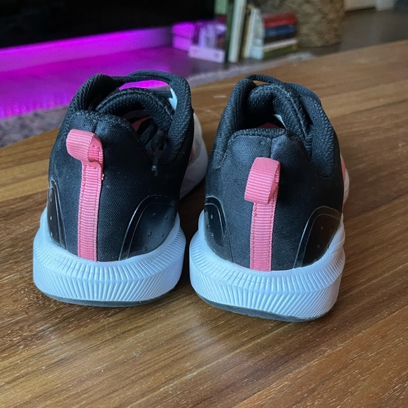 Running shoes - Picture 3 of 4